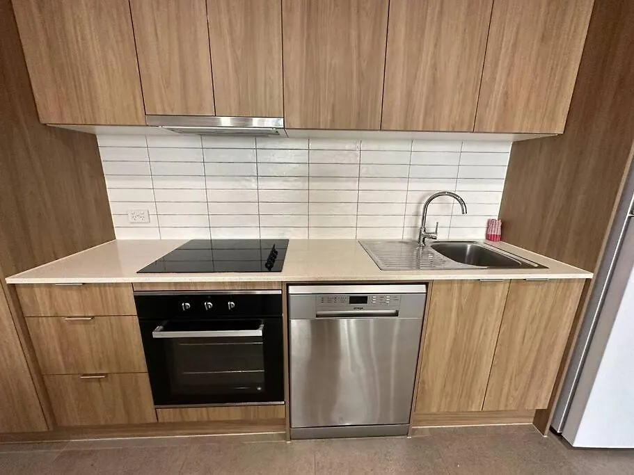 Brand New 1 Block From Beach 2 Bed Aprt Gold Coast Apartment