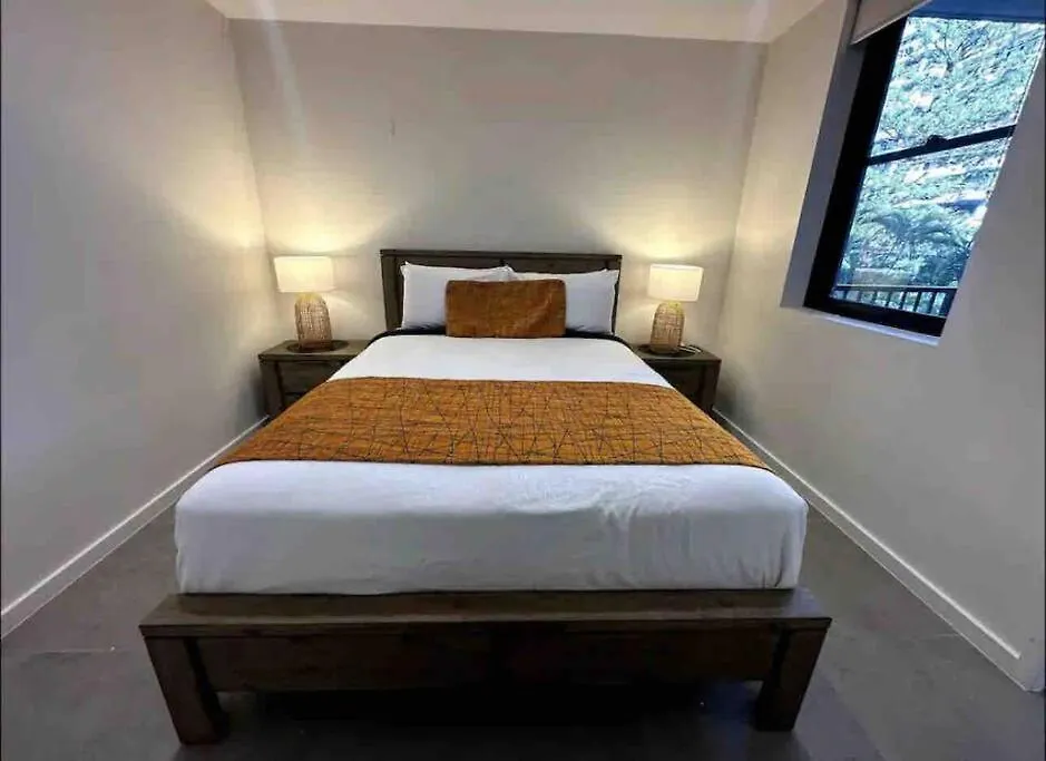 Brand New 1 Block From Beach 2 Bed Aprt Gold Coast Apartment